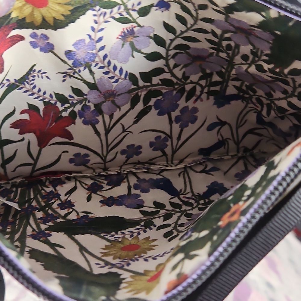 Gucci Beauty Bundle Lipstick - with Gucci Pouch - Picture 4 of 4